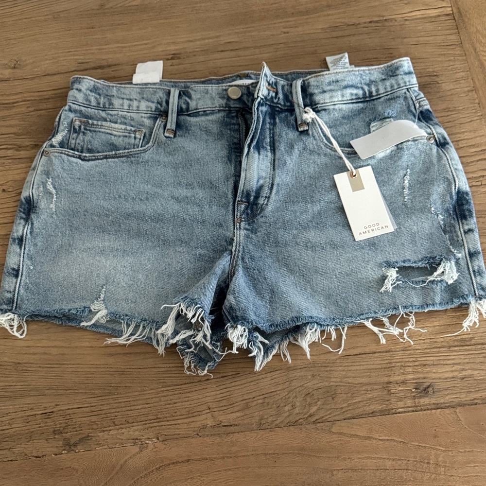 Good American. Women's Distressed Denim Shorts